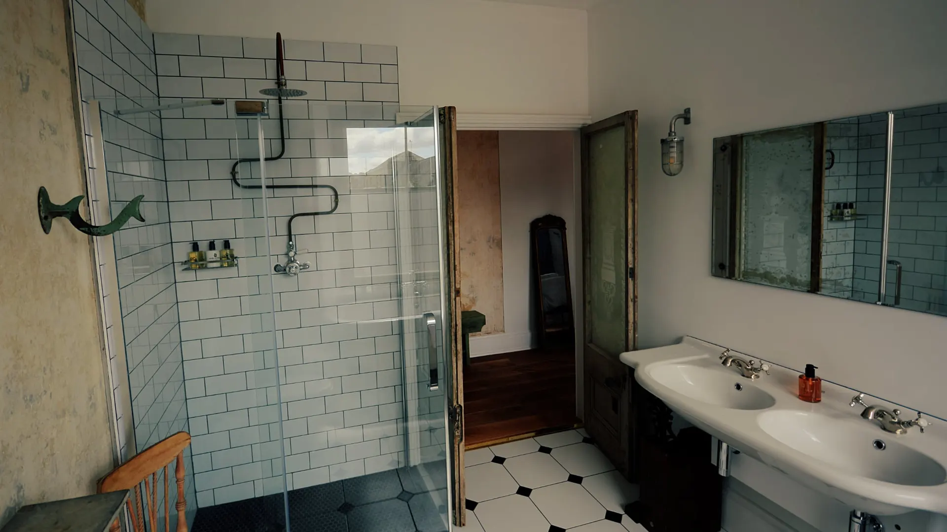Twin basins and a walk-in shower in the Four Poster bathroom