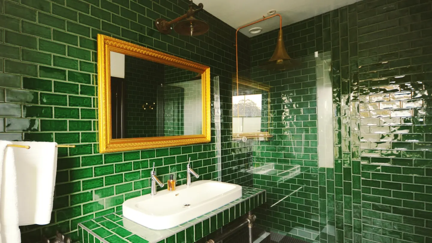 The emerald-tiled bathroom of the Honeymoon Suite